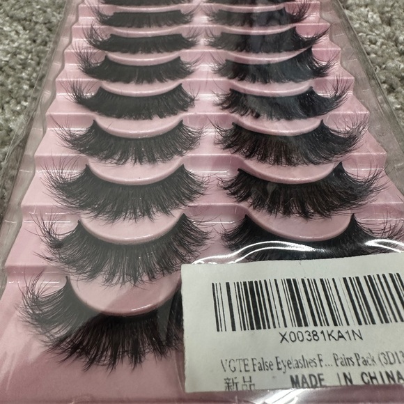 Lashes - Picture 3 of 3